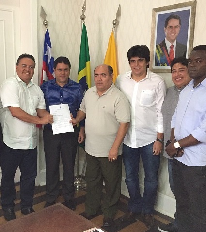 Roberto Rocha entrega ao prefeito Edivaldo a sua carta-renúncia para assumir o Senado Federal