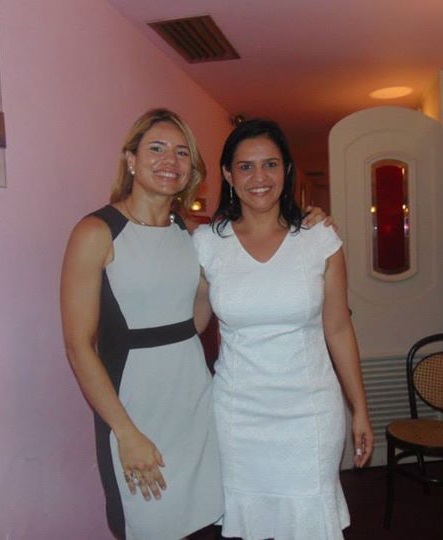 A namorada do secretário Márcio Jerry, Lene Rodrigues (vestido branco), acompanhada na irmã, Joslea Rodrigues, também emplacada pelo cunhado no governo Dino