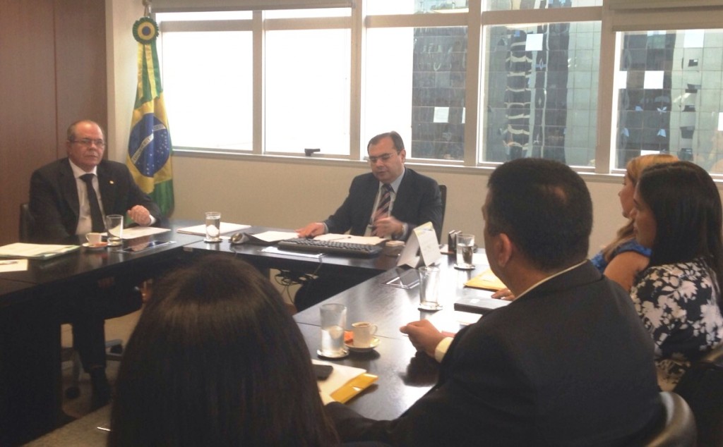 Hildo Rocha em audiência com presidente do FNDE, levando apoio aos prefeitos para resolver pendências que impedem a liberação de recursos para os municípios