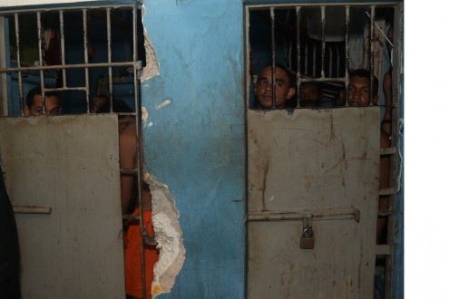 Situação das celas do Complexo Penitenciário de Pedrinhas mostra porque presos fogem com facilidade