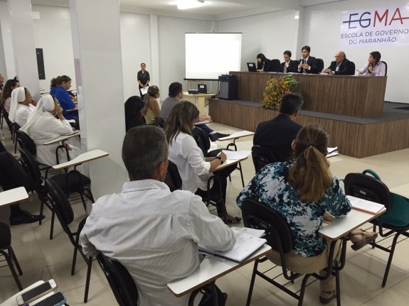 Reunião de representantes de alunos e de escolas e Defensoria Pública, promovida pelo Procon do Maranhão