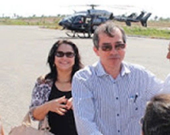 Symone Pacheco usou a prerrogativa fora da lei de ser mulher do secretário para poder viajar com o Marcos Pacheco no helicóptero do GTA