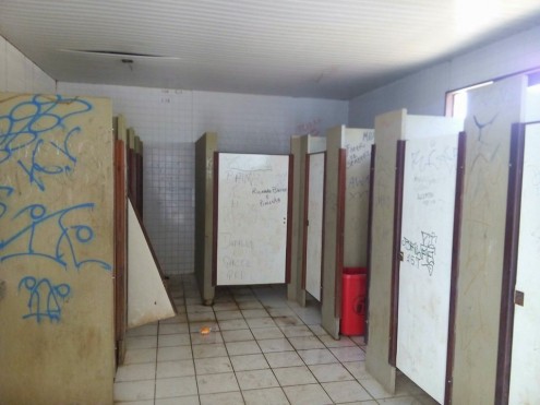 Situação de abandono nos banheiros aponta para descaso da Prefeitura de São Luís com o Parque do Bom Menino