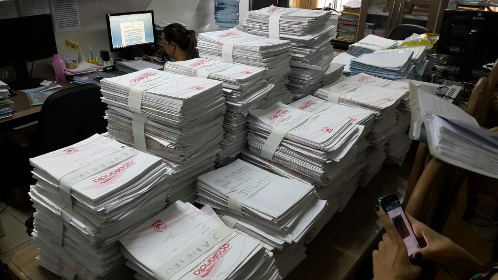 Parte dos documentos levados da Prefeitura de Açailândia chegou a ser devolvida no prédio da Promotoria de Justiça, porém de forma desorganizada