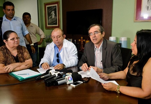 O secretário de Saúde Marcos Pacheco, durante coletiva de imprensa quando o número de casos confirmados de microcefalia no Maranhão era de apenas 16