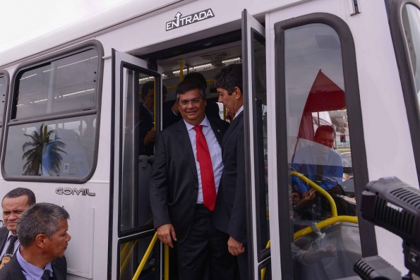 Governador aumentou passagem do Expresso Metropolitano sem avisar a população que sabe o que é e precisa andar de ônibus
