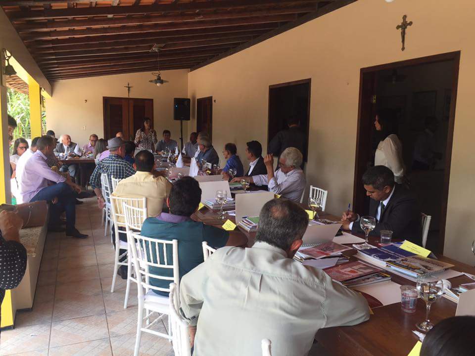 Roseana Sarney se antecipa a Flávio Dino e reúne prefeitos eleitos no MA