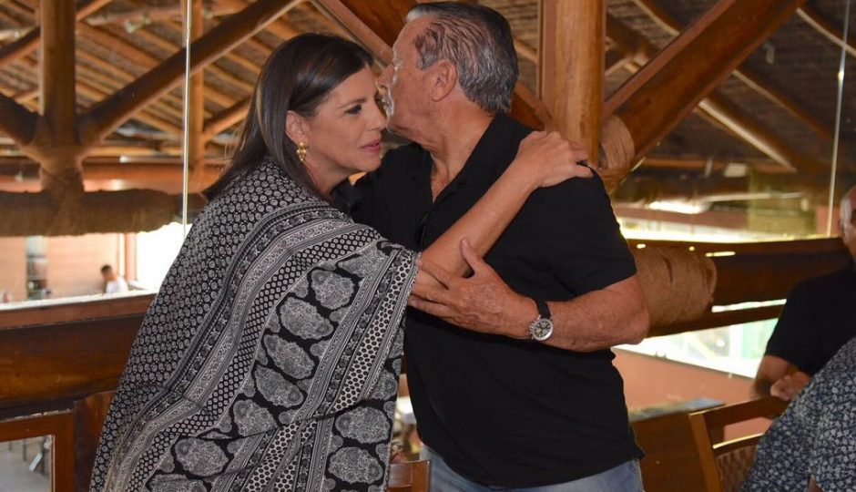 Zé Reinaldo surfa em encontro com Roseana após ser esnobado pelo Palácio